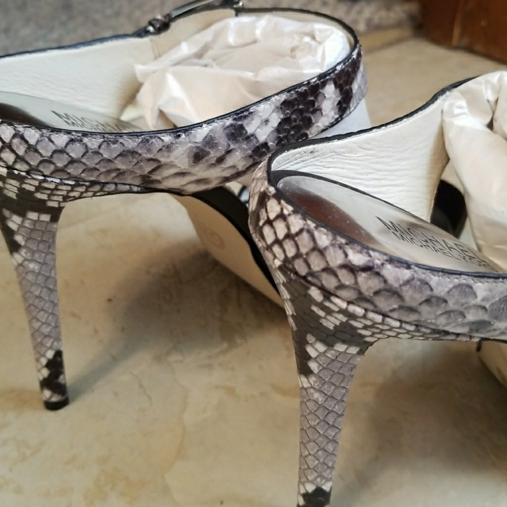 Shoes - Picture 2 of 5